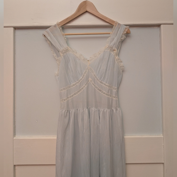 Lady Leonora Other - Vintage Lady Leonora satin sleeping gown 14 (L)